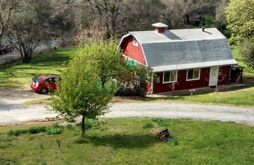 Placerville Cottage | The Acorn Cottage | Rural Setting | Fast Internet!