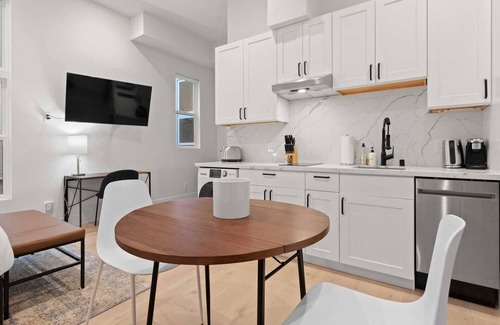 Pacific Heights Apartment | The Addison by Kasa | Conventional Queen Studio | San Francisco