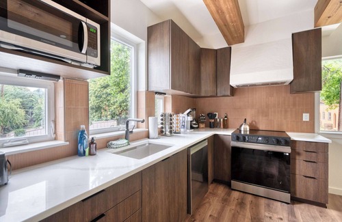 Kerns House | The Adelynn - 5BR Luxury in Walkable Portland