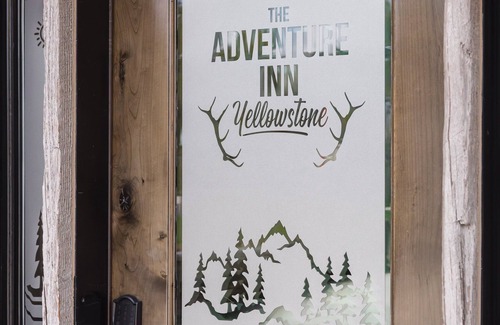 West Yellowstone Hotel | The Adventure Inn Yellowstone- Cabin Creek Suite