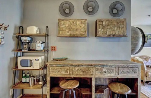 Wilmington Historic District Apartment | The Aether - Luxe King -1 BLK 2 RVR- Free PKG