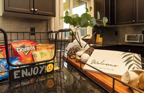 Porterville House | The Agave Zen, BBQ, Hot Tub, Xbox +!