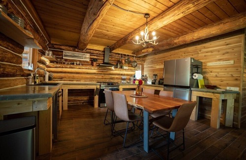 Talkeetna House | The Airstrip/Custom Hot Tub