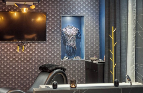Aix-les-Bains Apartment | The Aixtase Love Room