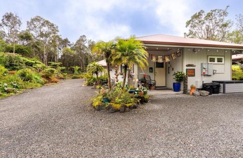 Volcano House | The Alala at Stained Glass Cottages