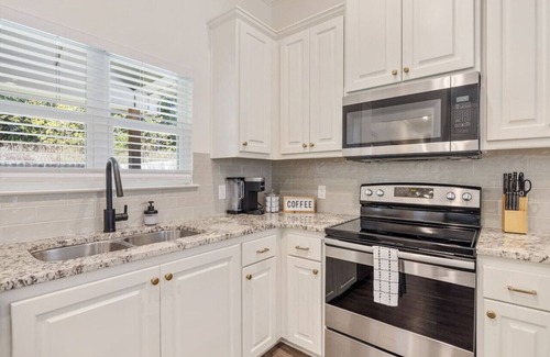Tyler Apartment | THE ALAMO HOUSE King size bed Fast internet!
