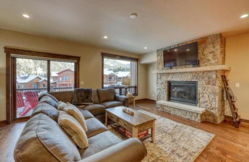 Keystone House | The Alders Townhomes In East Keystone - Luxury 3 Bedroom Den