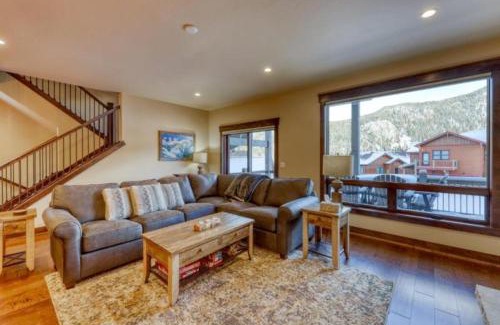 Keystone House | The Alders Townhomes In East Keystone - Luxury 3 Bedroom Den