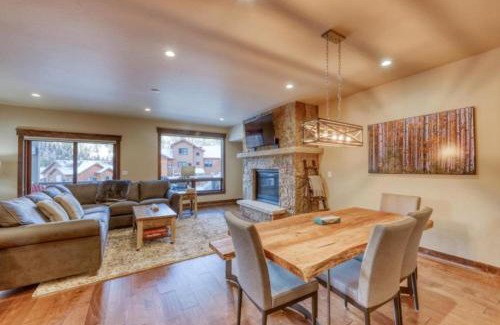 Keystone House | The Alders Townhomes In East Keystone - Luxury 3 Bedroom Den