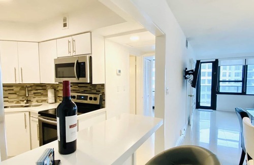 La Gorce Condo | The Alicia on the Beach! 2BR/2BA Resort Experience