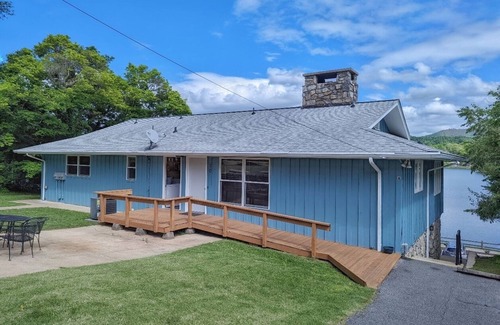 Lake Junaluska House | The Allgood Upper level home-Charming Lake Junaluska Retreat with Breathtaking