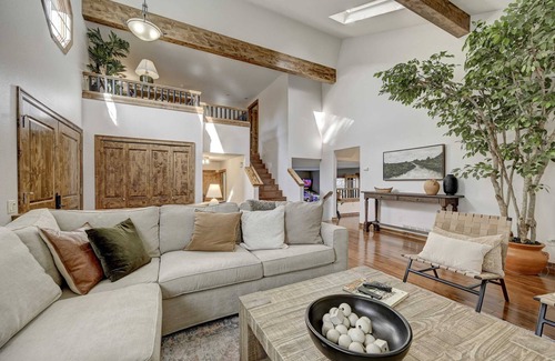 Southwest Colorado Springs House | The Alpenglow - Colorado Family Fun w/Hot Tub