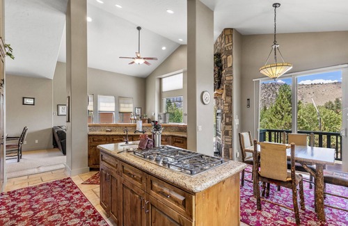 June Lake House | The Alpine Chalet - Sleeps 14!