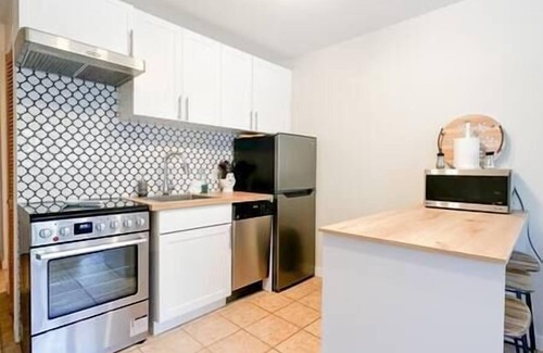 Mont-Tremblant Village Apartment | The Alpine Nest-3 Beds|4 Guests|Free Parking|Pool