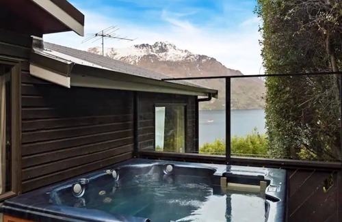 Sunshine Bay House | The Alpine - Queenstown Holiday Home