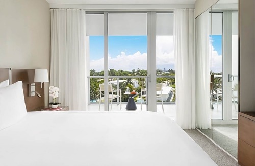 Bay Harbor Islands Hotel | The Altair Hotel Bay Harbor Miami Deluxe King Room Balcony Accessible Water View