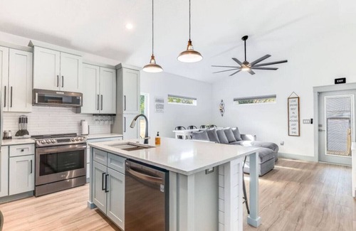 Lincolnville Apartment | The Ambrose House - Fall and holiday discounts!