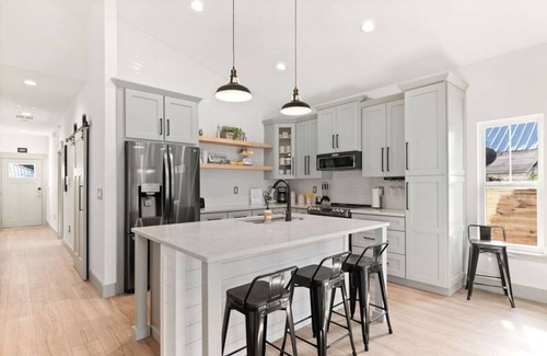 Lincolnville Apartment | The Ambrose House - Fall and holiday discounts!