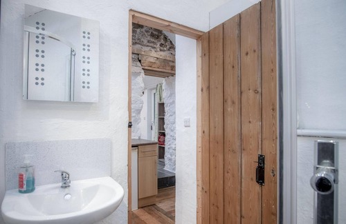 Castlemartin House | The Anchor Light - 1 Bed - Freshwest Beach Retreat
