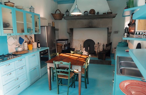 Londa Villa | The Ancient Farmhouse in Caiano – a dive into history, books, nature.