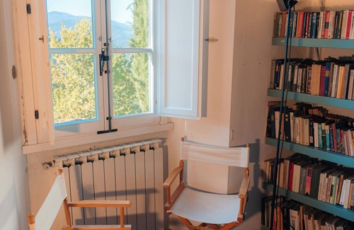 Londa Villa | The Ancient Farmhouse in Caiano – a dive into history, books, nature.