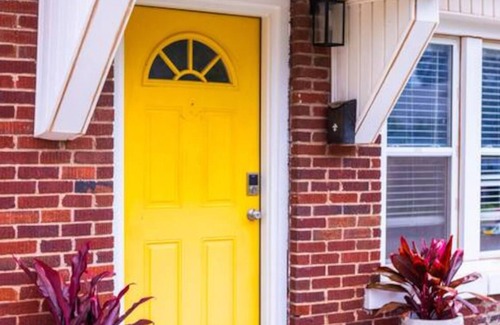 Helm Farm House | The Andey, Historic Art Cottage By NW Expressway I-44, I-235, Uptown