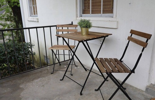 Oxford House | The Ann, 2BR Home by Velvet Ditch Villas