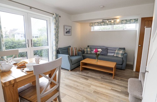 Reydon Cottage | THE ANNEX NEXT TO ST JOHNS, pet friendly, with a garden in Reydon