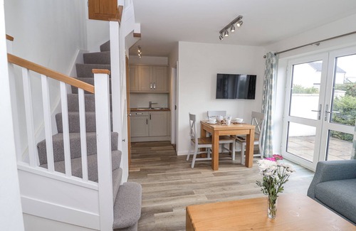 Reydon Cottage | THE ANNEX NEXT TO ST JOHNS, pet friendly, with a garden in Reydon