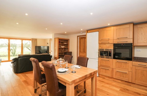Broad Town House | THE ANNEX, with a garden in Royal Wootton Bassett