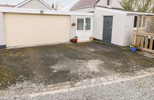 Brynteg Cottage | THE ANNEXE, pet friendly, with hot tub in Brynteg