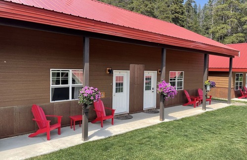 Cooke City-Silver Gate Cabin | The Antler Luxury Cabin! Cooke City, at the entrance of Yellowstone's NE Gate and Lamar Valley