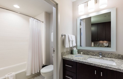 Williamsburg Hotel | The Apalone's Retreat I - 2 Queen Beds + Parking