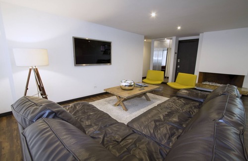 Zona Rosa Apartment | The apartment has a minimalist design Bogota ,