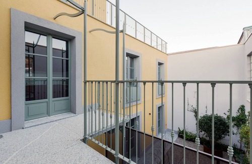 Barona Apartment | The apartment is located on the first floor of a building overlooking the large communal garden. Located in the Barona area, you can find free street parking nearby! Pay attention to the opening/closing time of the shopping mall car park as it is not acc