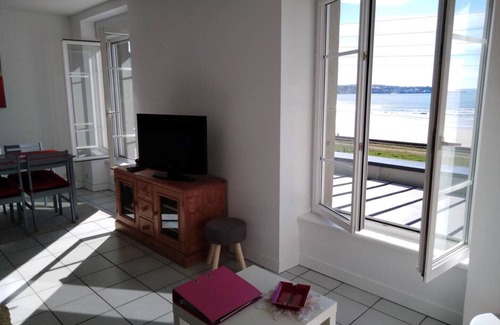 Douarnenez Apartment | The apartment of Ris. 48m2 facing the bay of Douarnenez