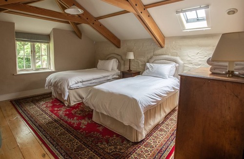 Newquay Apartment | The Apple Store is a 6 bedroom annex across a courtyard from the main house with separate open livin