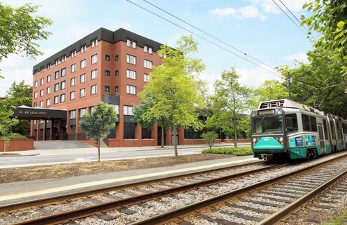 Brookline Hotel | The Arcadian Suite Room Close to The Isabella Stewart Gardner Museum !