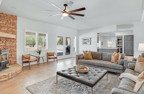 Yucca Valley House | The Arches Joshua Tree | Dipping Pool, Hot Tub, & Games
