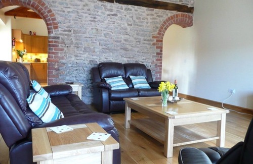 Alberbury Cottage | The Arches - sleeps 7 guests in 4 bedrooms