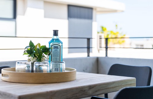 Coogee Apartment | The Arden 5 Coogee. New Spacious Quiet Balcony Apartment, Meters to Beach