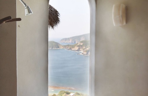 Cerro del Vigia Condo | The area’s highest point with unobstructed views of Playa Blanca & the Zihua Bay