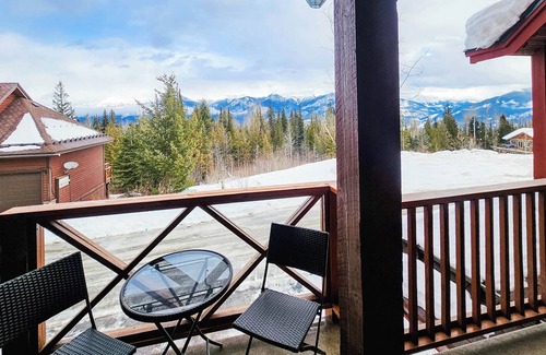 Golden House | The Arete: 3-bedroom mountain townhouse with hot tub