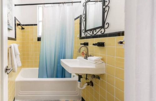Mid Beach Apartment | The Art Deco Escape- BEACH STEPS AWAY