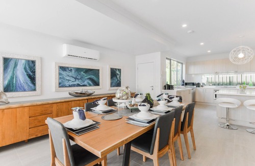 Rosebud House | The Art House - 5 Bedroom luxury holiday house in the heart of Rosebud - 4pm check out on Sundays*