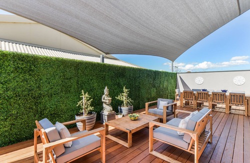 Rosebud House | The Art House - 5 Bedroom luxury holiday house in the heart of Rosebud - 4pm check out on Sundays*