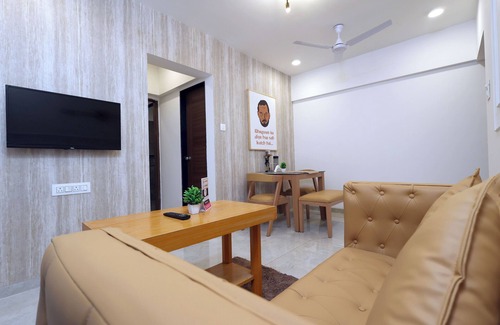 Andheri East Apartment | The Art of Comedy – Welcome Inspired Stay