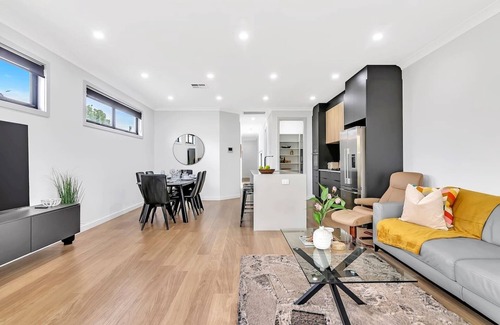 Flinders Park House | The Art of Zen Modern Comfort between Beach and CBD