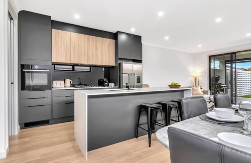 Flinders Park House | The Art of Zen Modern Comfort between Beach and CBD