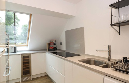 Newland Near Ulverston Cottage | The Arthur Suite Stone Cross Mansion